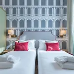 Apartment Design With Large Terrace Florence