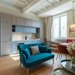 Design With Large Terrace Apartment *