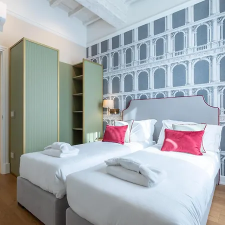 Design With Large Terrace Apartment *
