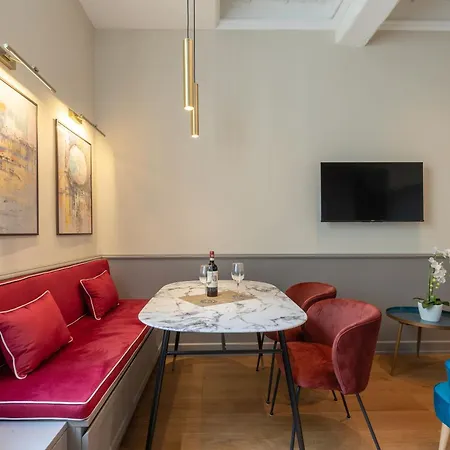 Apartment Design With Large Terrace *