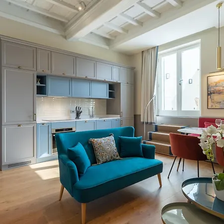 Design With Large Terrace Apartment *